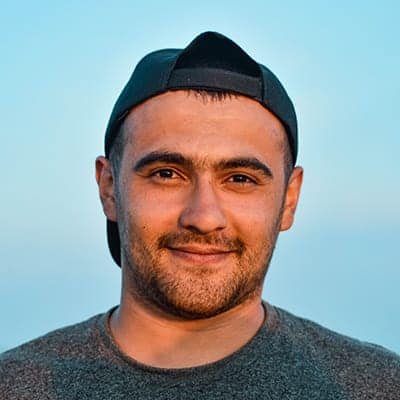 un homme avec un chapeau un homme avec un chapeau